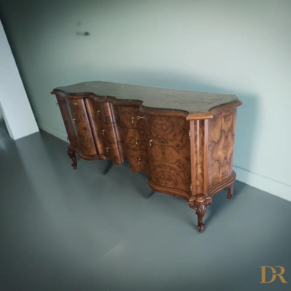 Credenza bassa chippendale in radica di noce con ornato, stile deco elegante
