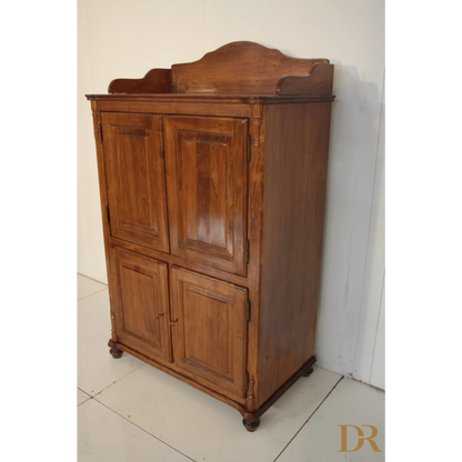 Credenza classica in legno con quattro porte e piedi a trotter, Dario Raia Antiquariato