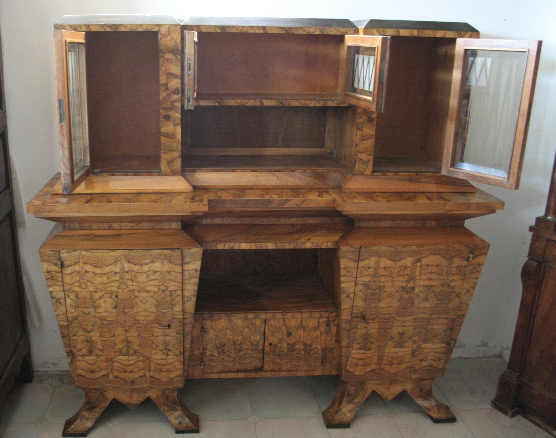 Credenza due corpi Art Decò con vetri, usata dal ministro Bottai, dimensioni corpo
