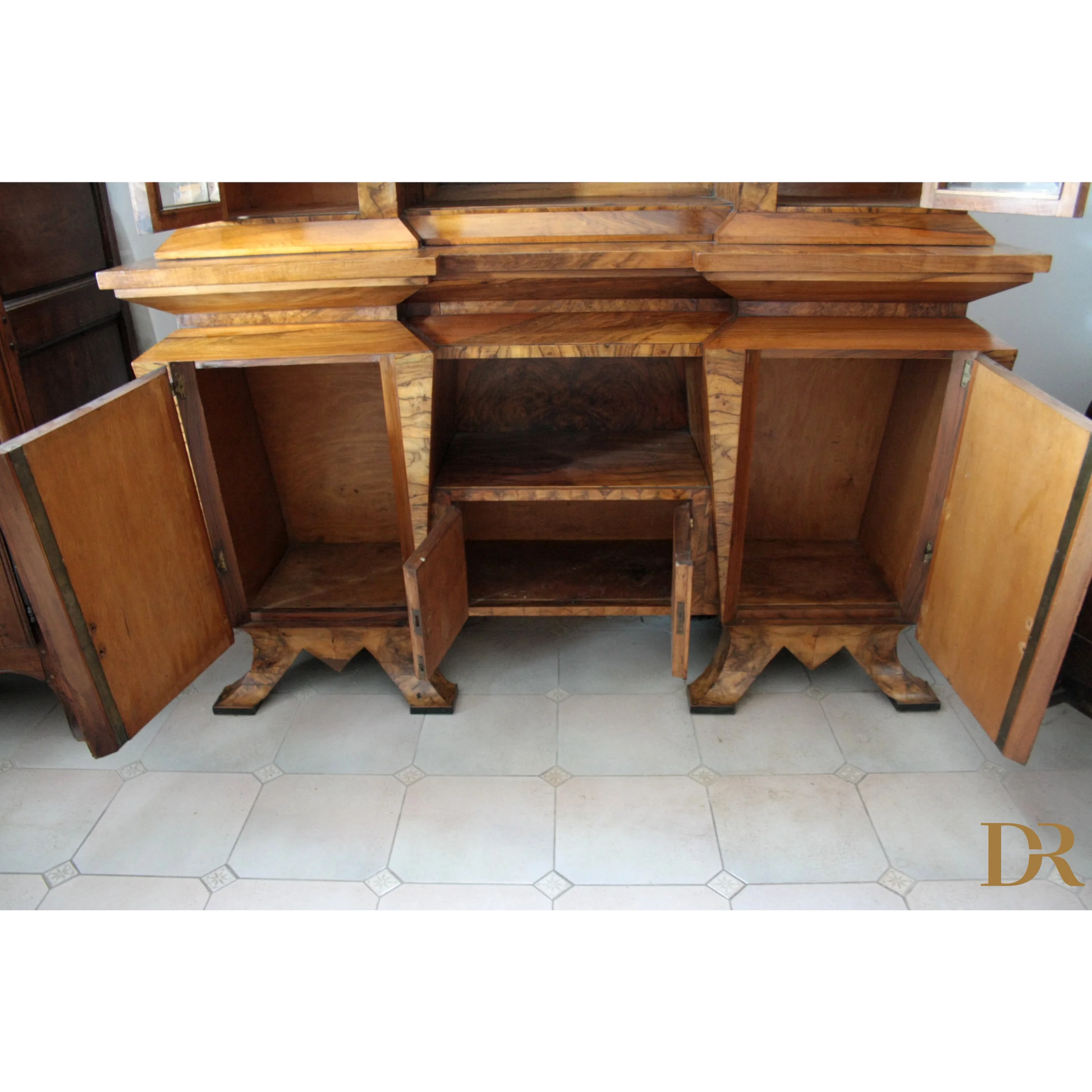 Credenza due corpi Art Decò con ante aperte, realizzata per il ministro Bottai nel 1933
