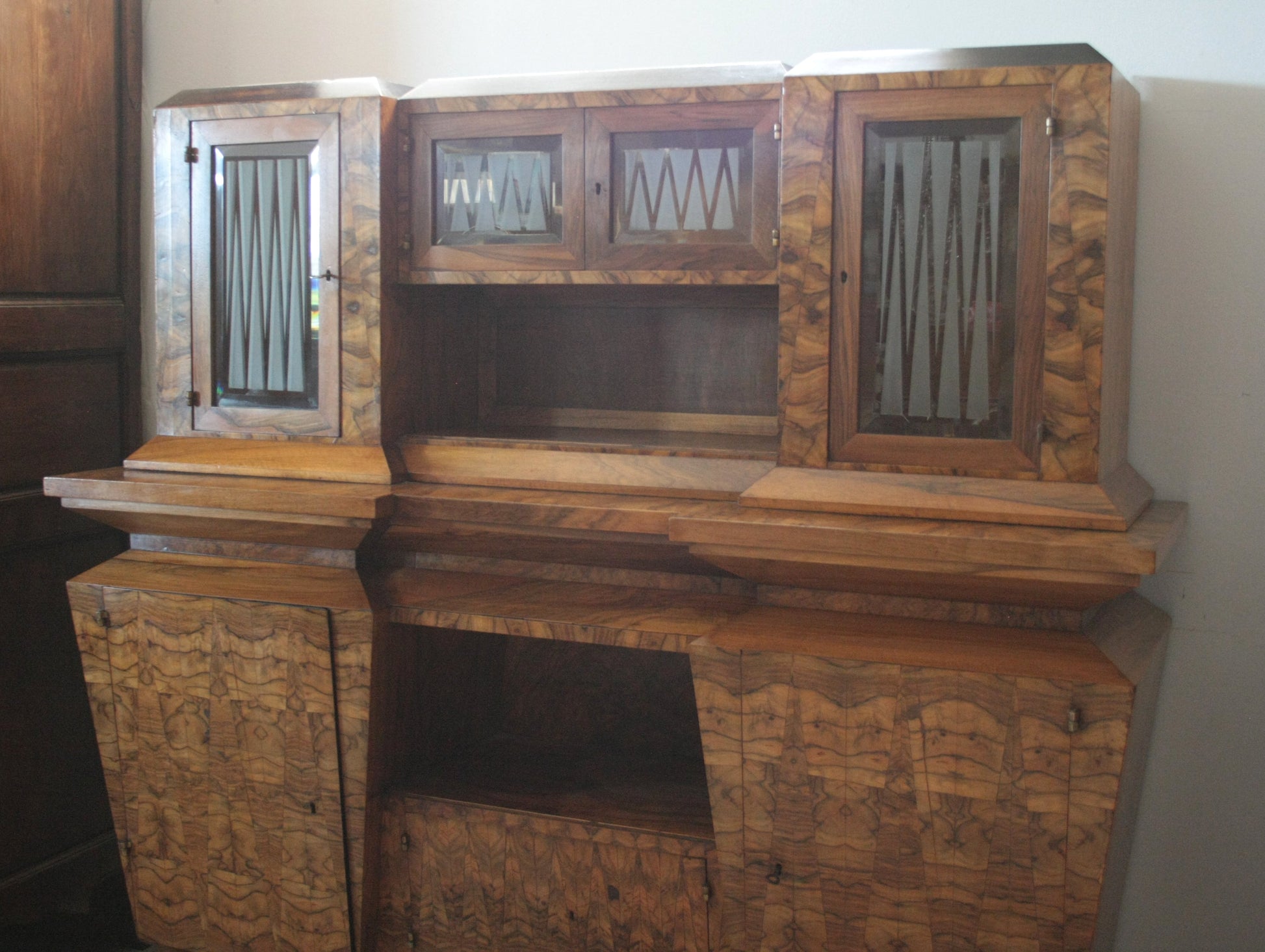Credenza due corpi Art Decò con vetri, ministro Bottai, dimensioni corpo Roma 1933