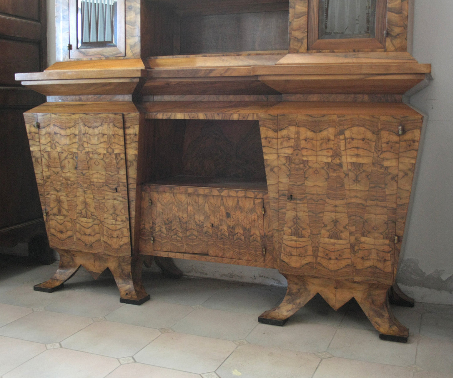 Credenza due corpi Art Decò Roma ministro Bottai con motivi geometrici e dimensioni corpo