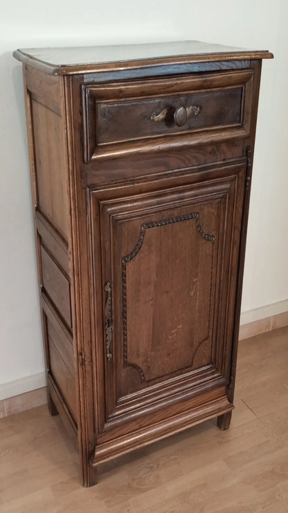 Credenza vintage in legno di rovere con cassetto e anta in stile tradizionale per uso comodino