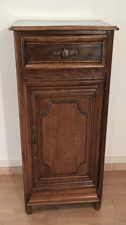 Credenza vintage in rovere con cassetto e anta in legno rustico ideale come comodino basso