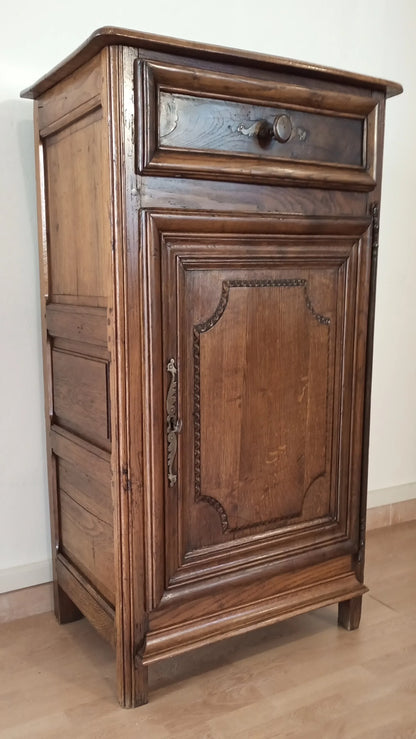 Credenza vintage in legno di rovere con cassetto e pannello intagliato in stile tradizionale francese