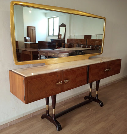 Credenza mid-century in legno con specchio incorniciato oro sopra, mobile bar consolle vittorio dassi elegante