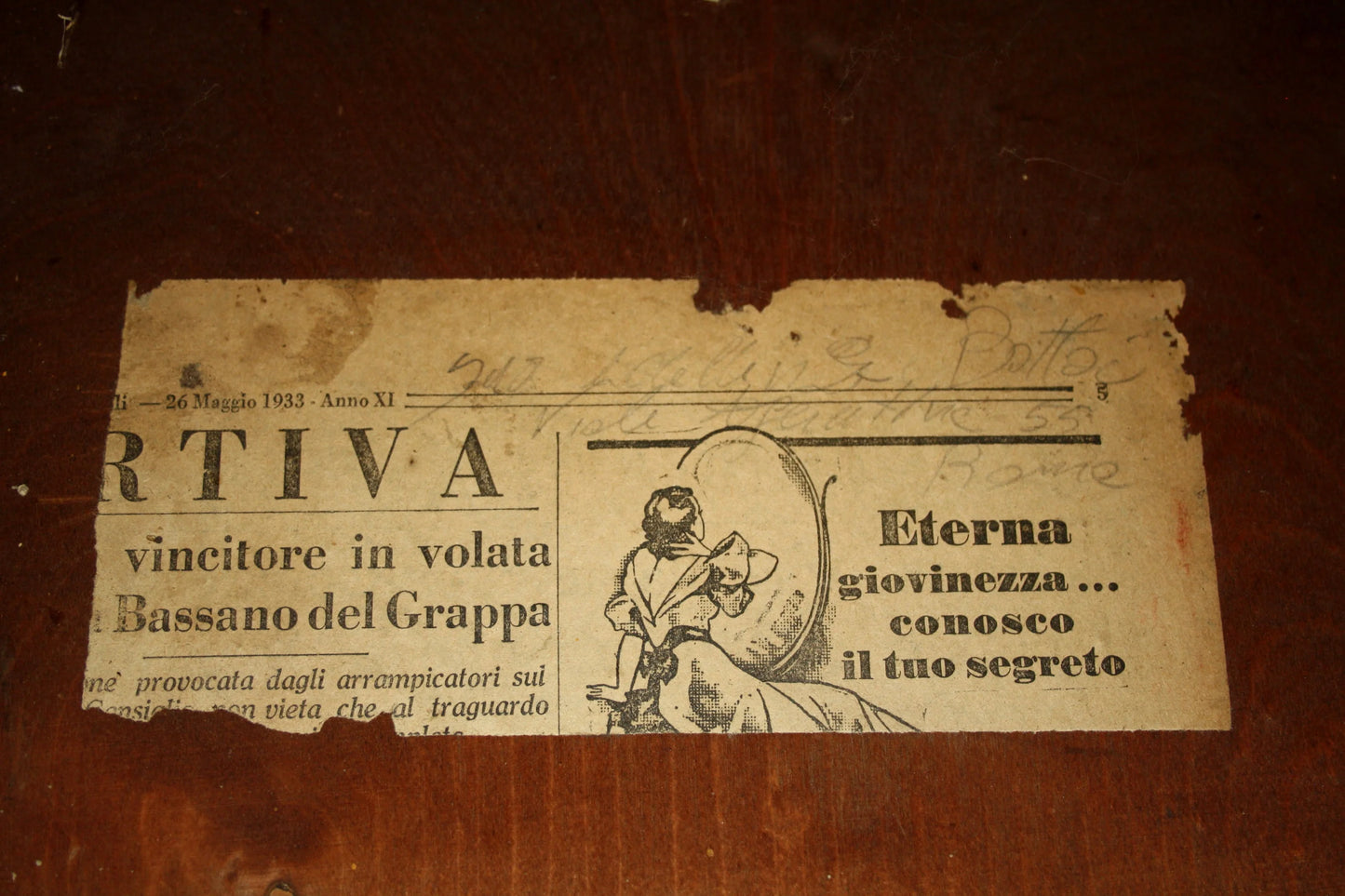 Faded vintage advertisement for tavolo art decò roma realizzato per il ministro bottai nel 1933 con iscrizione