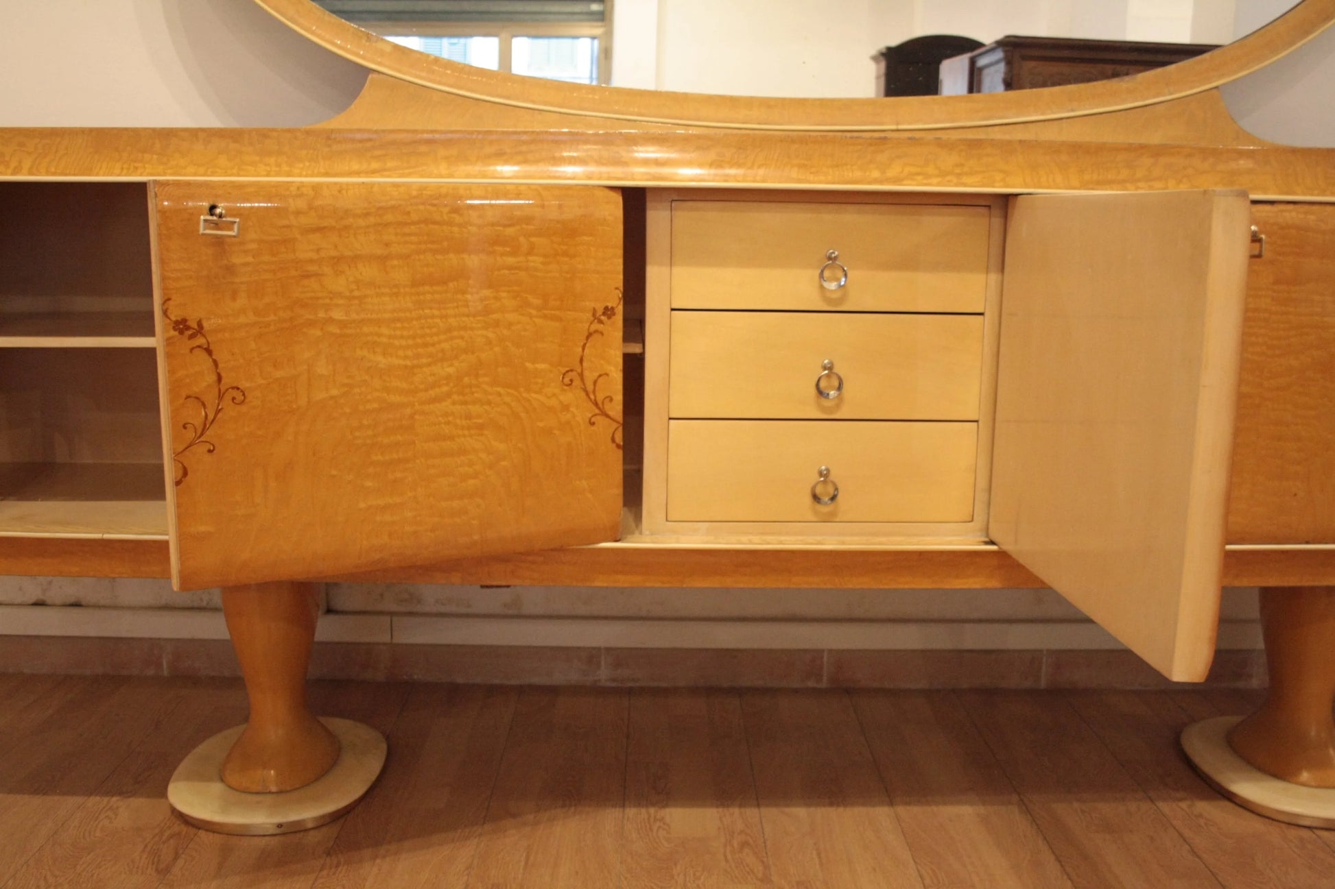 Credenza mid-century moderna di vittorio dassi con specchio vintage in legno anni 50 disponibile da dario raia antiquariato