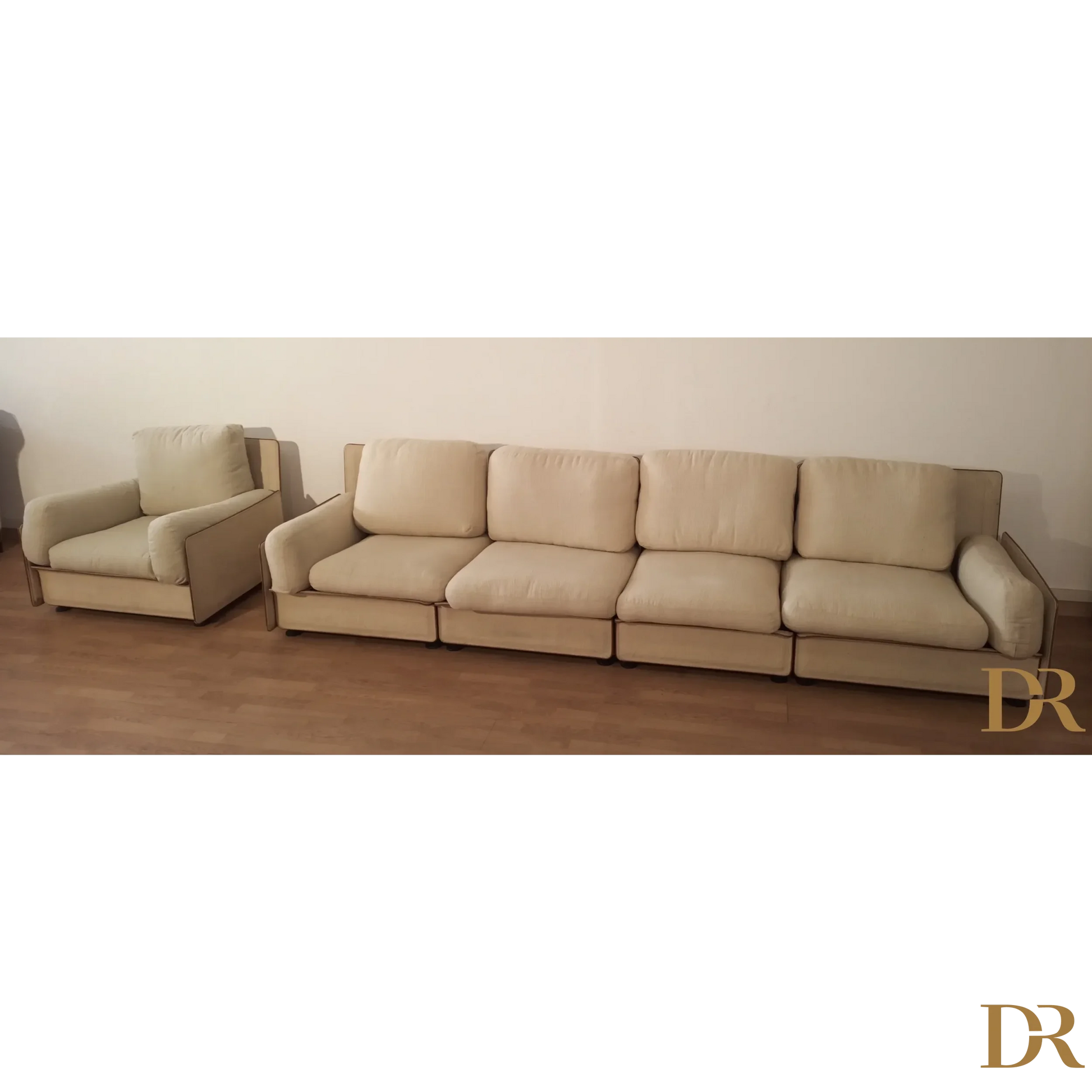 Divano beige modulare di Riccardo Arbizzoni con poltrona coordinata per Zanotta