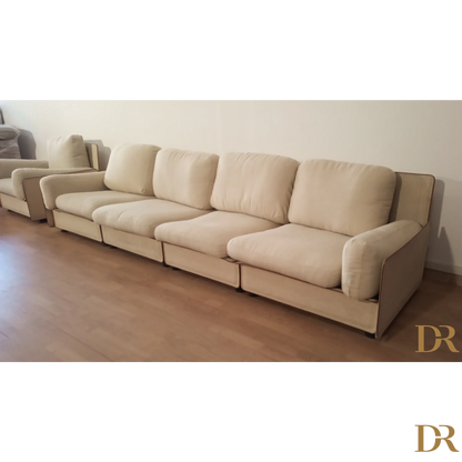 Divano beige con braccioli arrotolati e cuscini, Modello Redifiori Set di Riccardo Arbizzoni