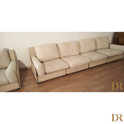 Divano modulare di Riccardo Arbizzoni con trim scuro e colore crema