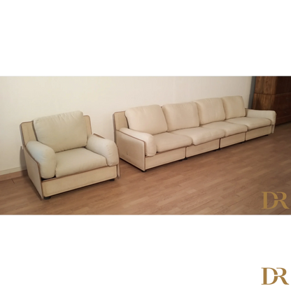 Divano modulare di Riccardo Arbizzoni in crema e poltrona coordinata modello Redifiori Set