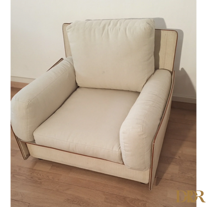 Poltrona color crema con piping a contrasto del Divano Modulare di Riccardo Arbizzoni