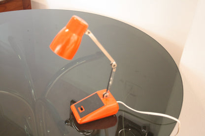 Esempare autentico lampada da tavolo MG in ottone arancione, Hong Kong 1970