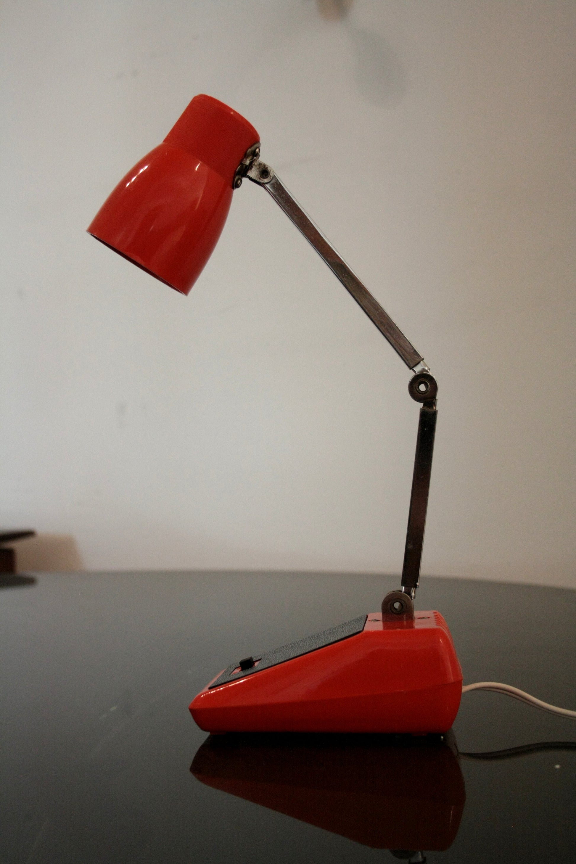 Lampada da Tavolo MG made in Hong Kong esemplare autentico, adjustable red desk lamp
