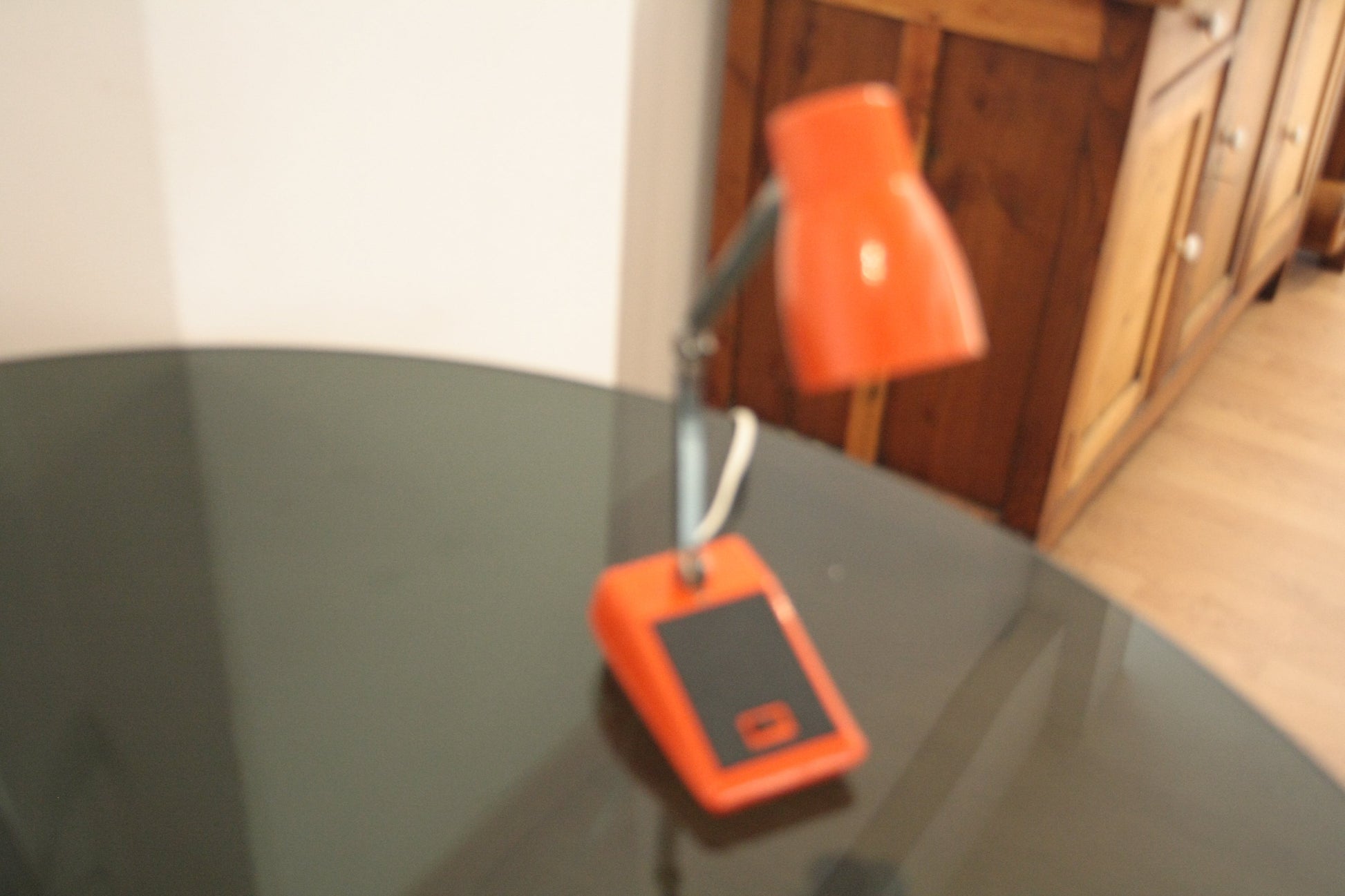 Lampada da Tavolo MG in colore arancione, esemplare autentico made in Hong Kong 1970