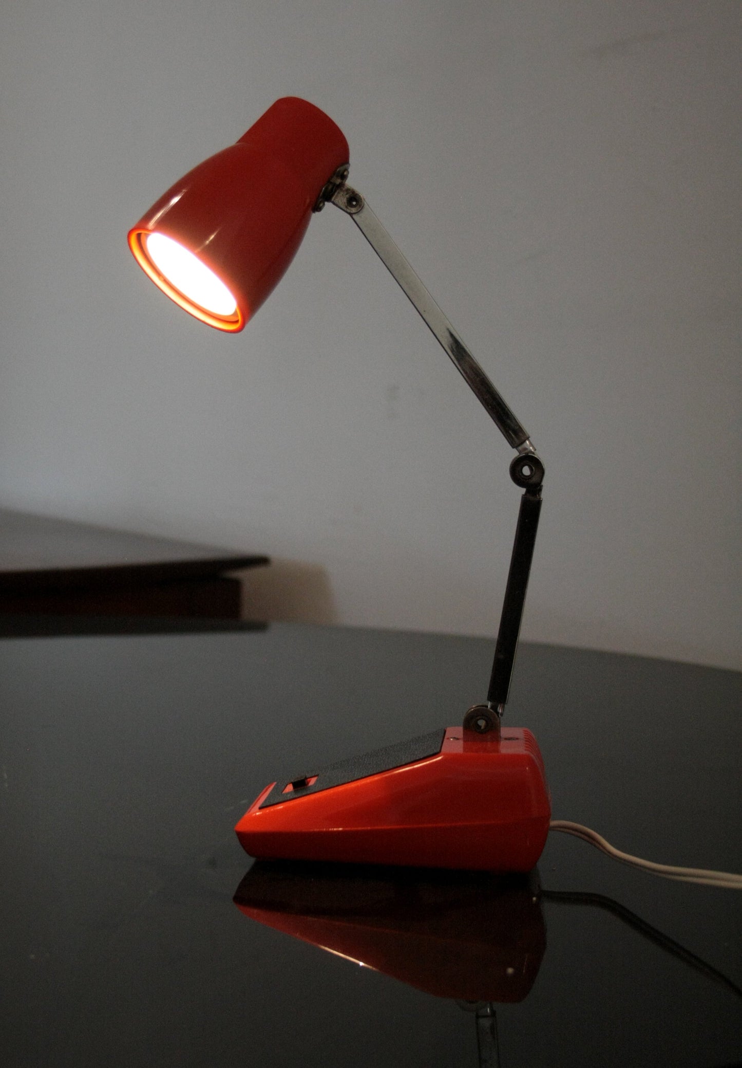 Illuminato lampada da tavolo MG made in Hong Kong, esemplare autentico del 1970