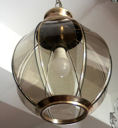 Lampadario in ottone con vetri fumé, metà XX secolo, secondo metà, luce sospensione elegante