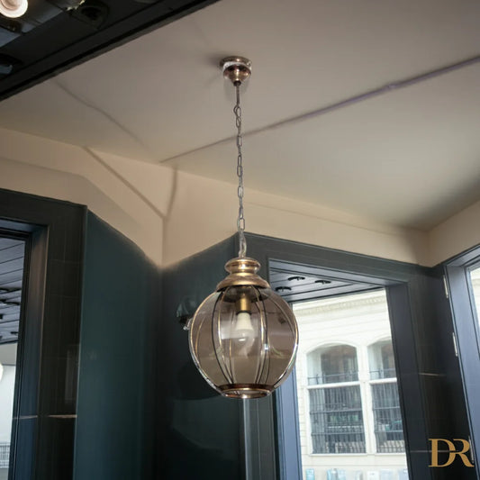 Lampadario in ottone con vetri fumé metà XX secolo, lampada pendente elegante