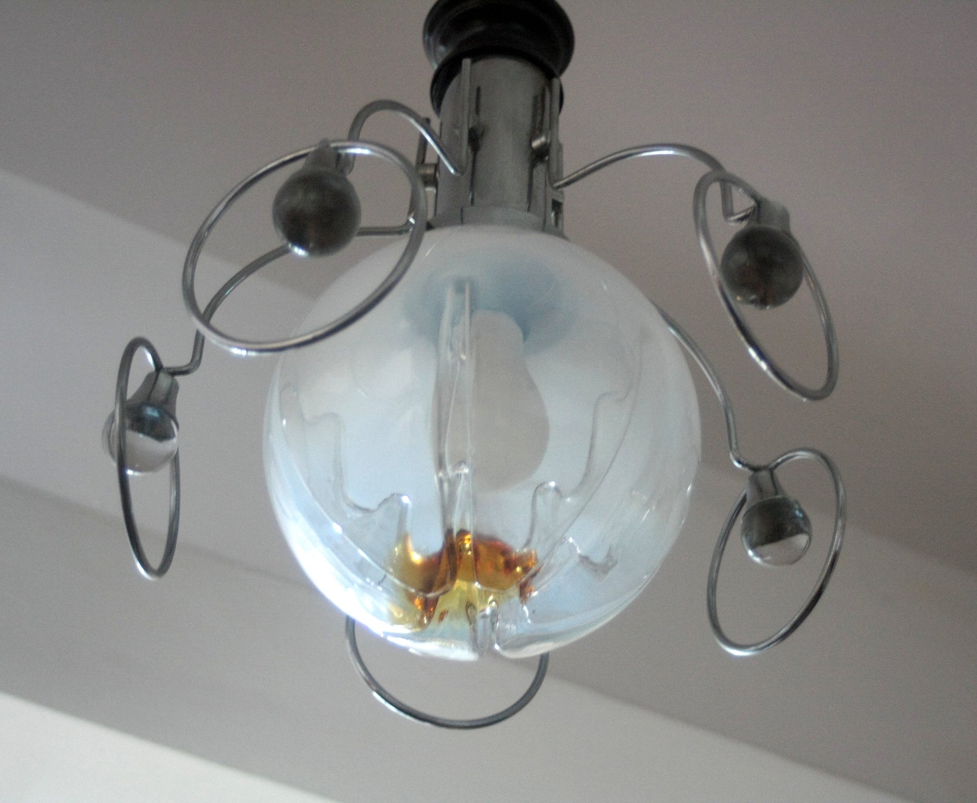 Lampadario vintage Mazzega anni 70 Italia con globi moderni, stile elegante e luminoso