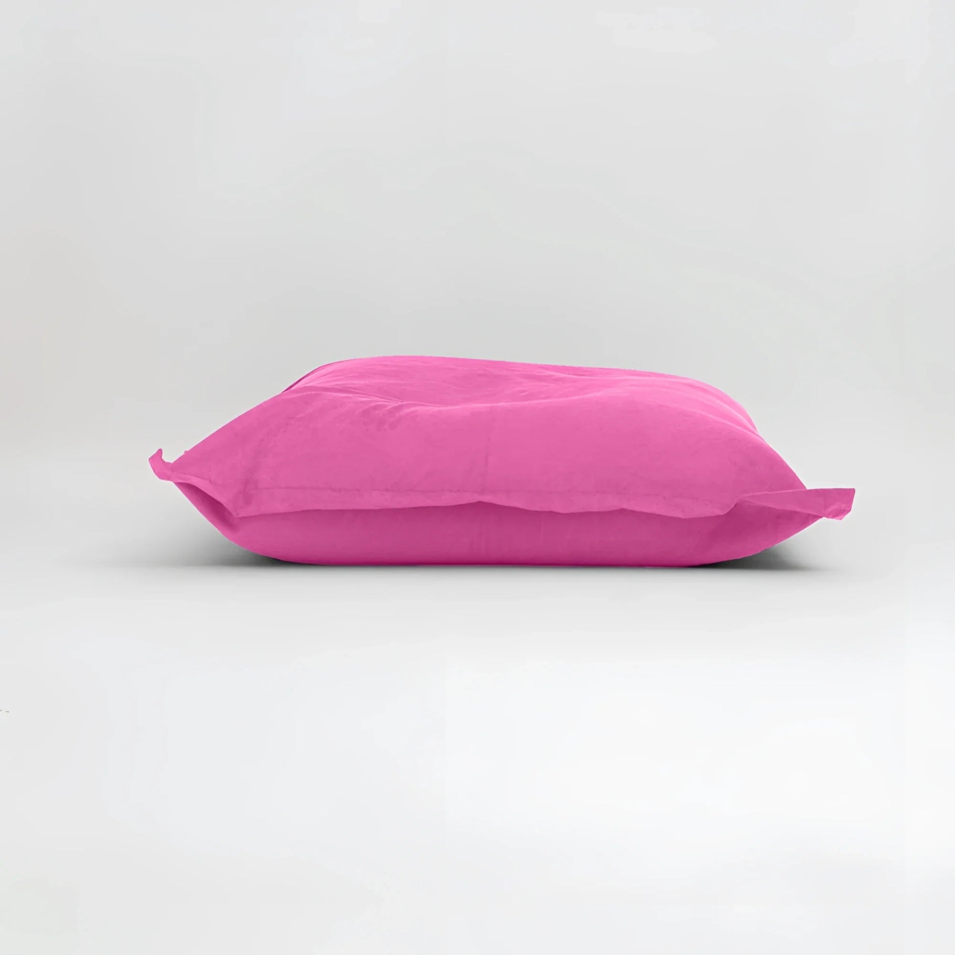 Maxi cuscino firenze con tessuto fucsia morbido e leggermente stropicciato dimensioni generose infinito abbraccio