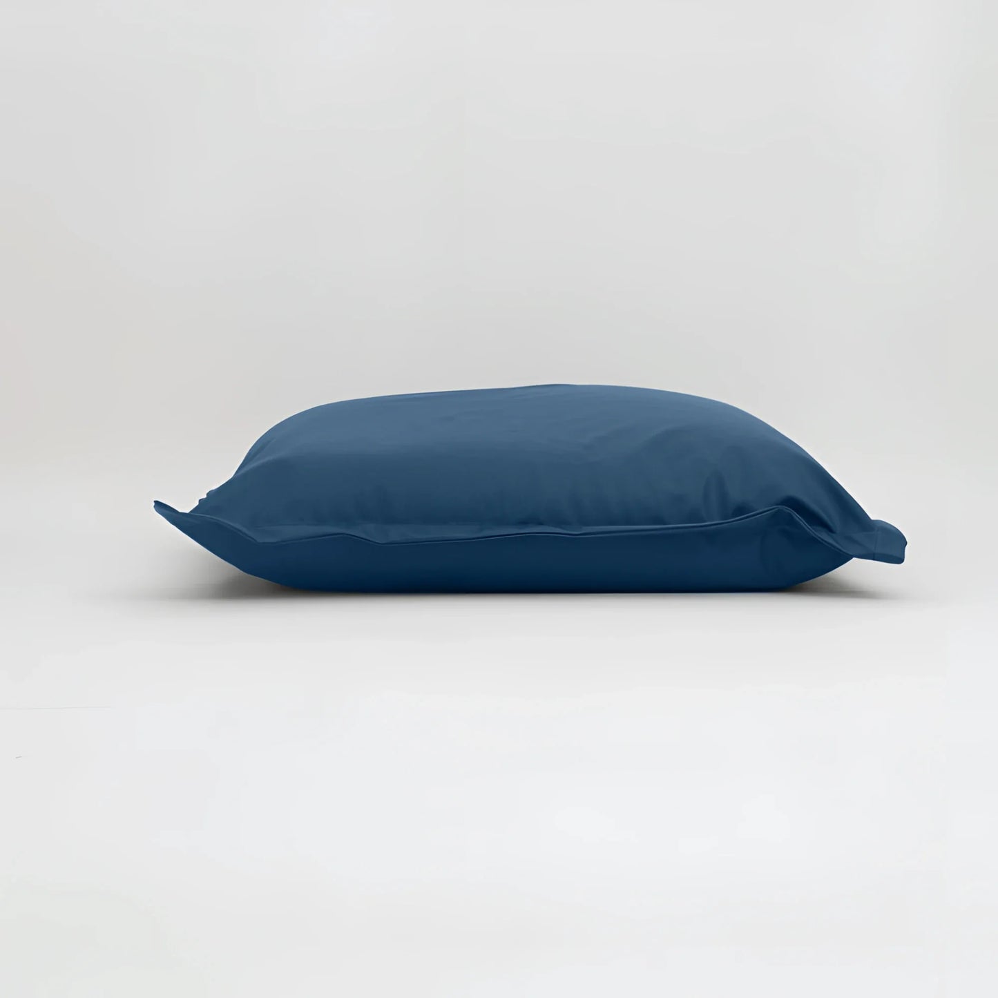 Maxi cuscino firenze in tessuto liscio blu navy con dimensioni generose per un infinito abbraccio di comfort