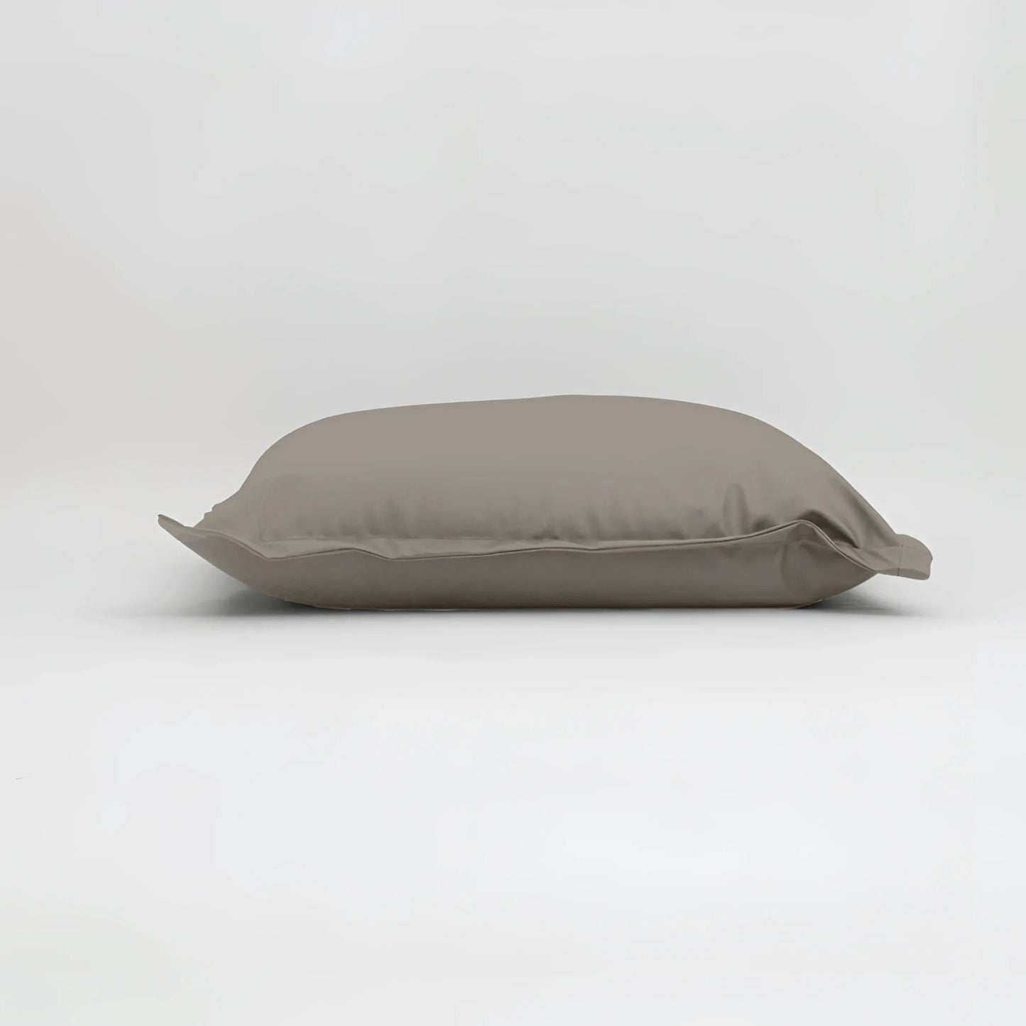 Maxi cuscino firenze taupe in tessuto satinato liscio con dimensioni generose per un infinito abbraccio