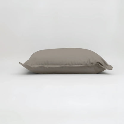 Maxi cuscino firenze taupe in tessuto satinato liscio con dimensioni generose per un infinito abbraccio