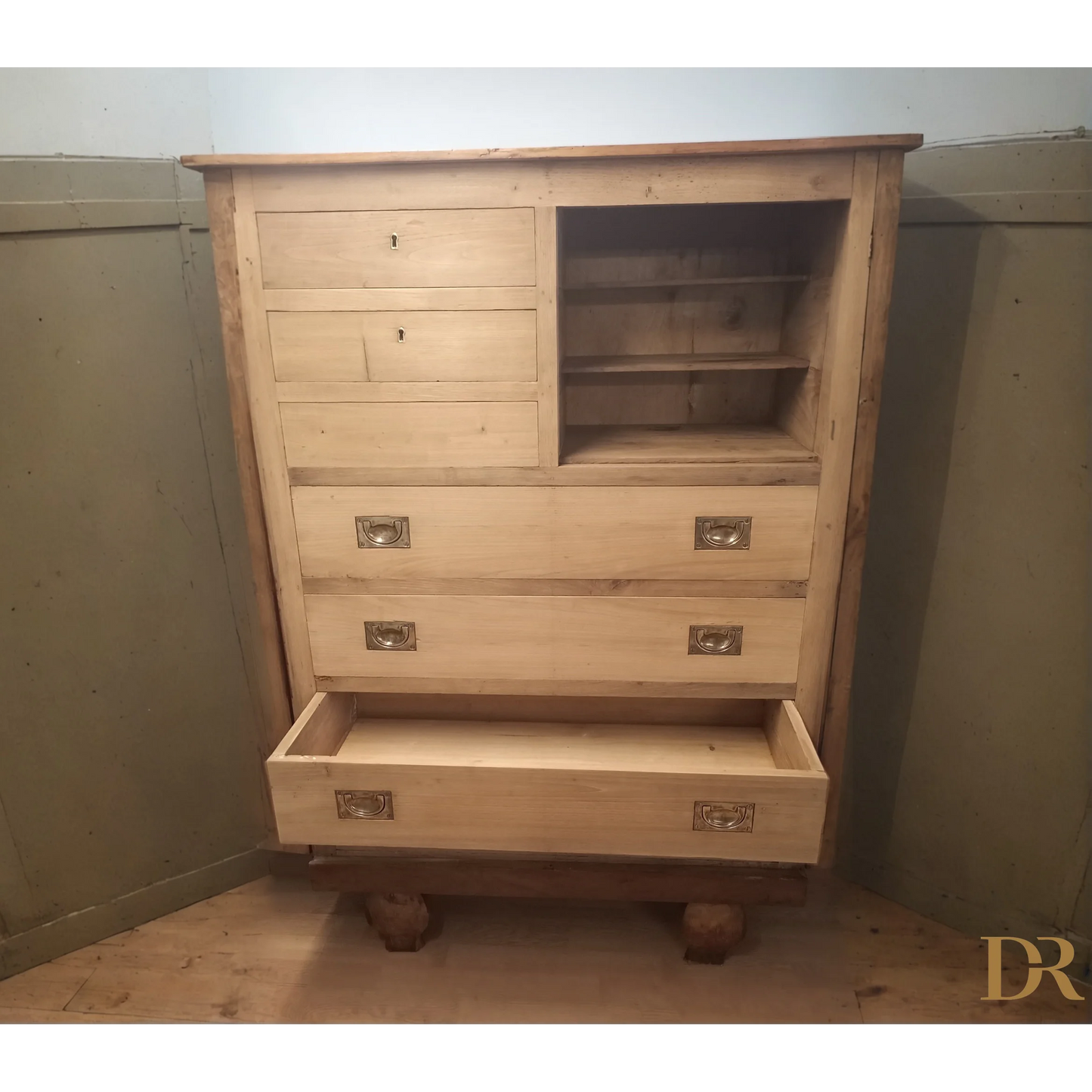 Cassettiera in noce restaurata con cassetti e vano a giorno in legno beige