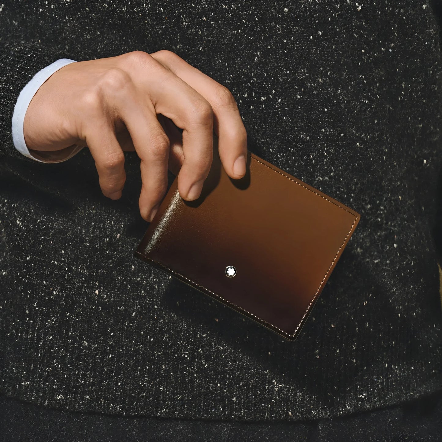 Portafoglio montblanc meisterstück sfumato marrone in pelle con 6 scomparti e emblem silver raffinato minimalista