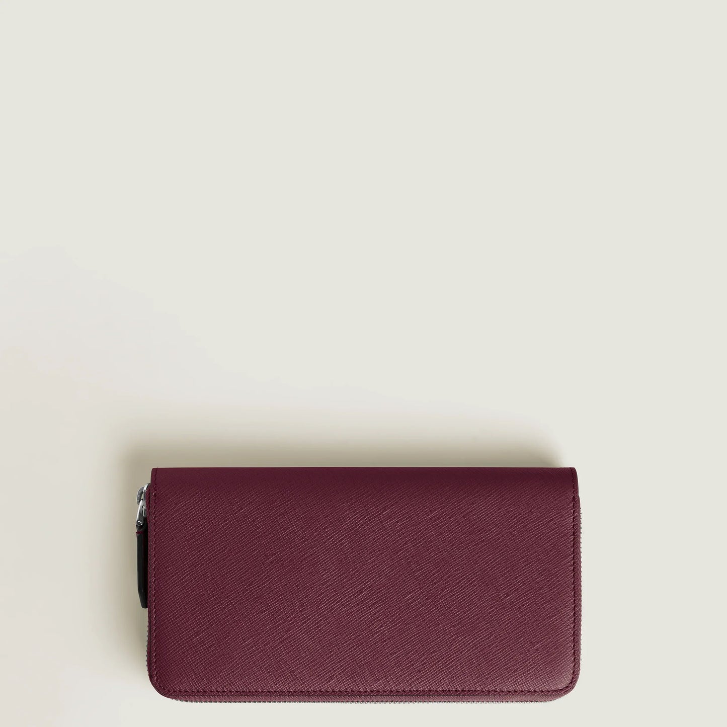 Portafoglio montblanc sartorial in pelle bordeaux con cerniera completa e superficie testurizzata sartorial cassis