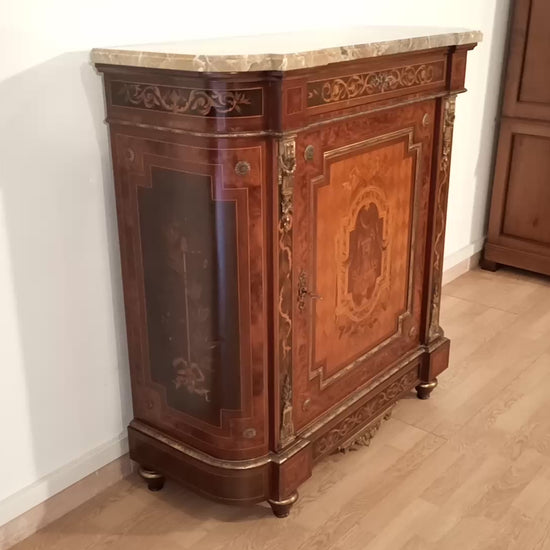 Credenza intarsiata con applicazioni ottone marmo XX secolo varie essenze legno