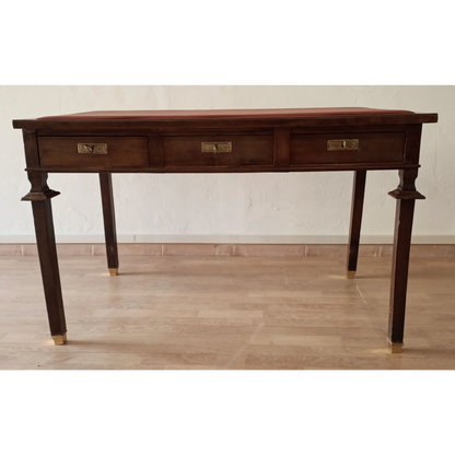 Scrivania Vintage Stile Impero ottocento Noce Piedini in Ottone e Piano Pelle Dario Raia Antiquariato Modernariato Vintage legno massello lucidatura a tampone maniglie ottone Mobile in legno di noce Mobili antichi Mobili nuovi per la casa Mobili per la casa nuova noce originale ottone piano in pelle Scrivania in legno scrivania mid century modern scrivania stile impero tre cassetti