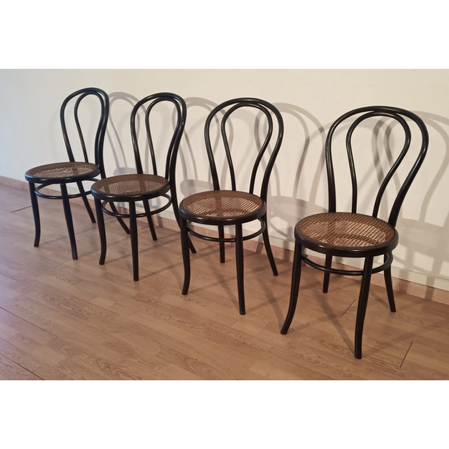 Sedie da pranzo in faggio curvato nello stile di Thonet, Italia, set di 4