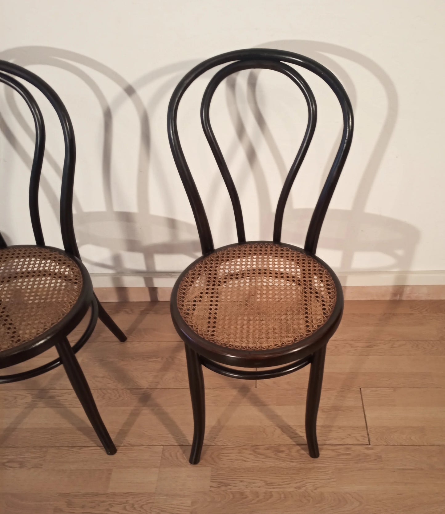 Set di 4 sedie da pranzo thonet italia in faggio curvato con seduta in vimini intrecciato classica