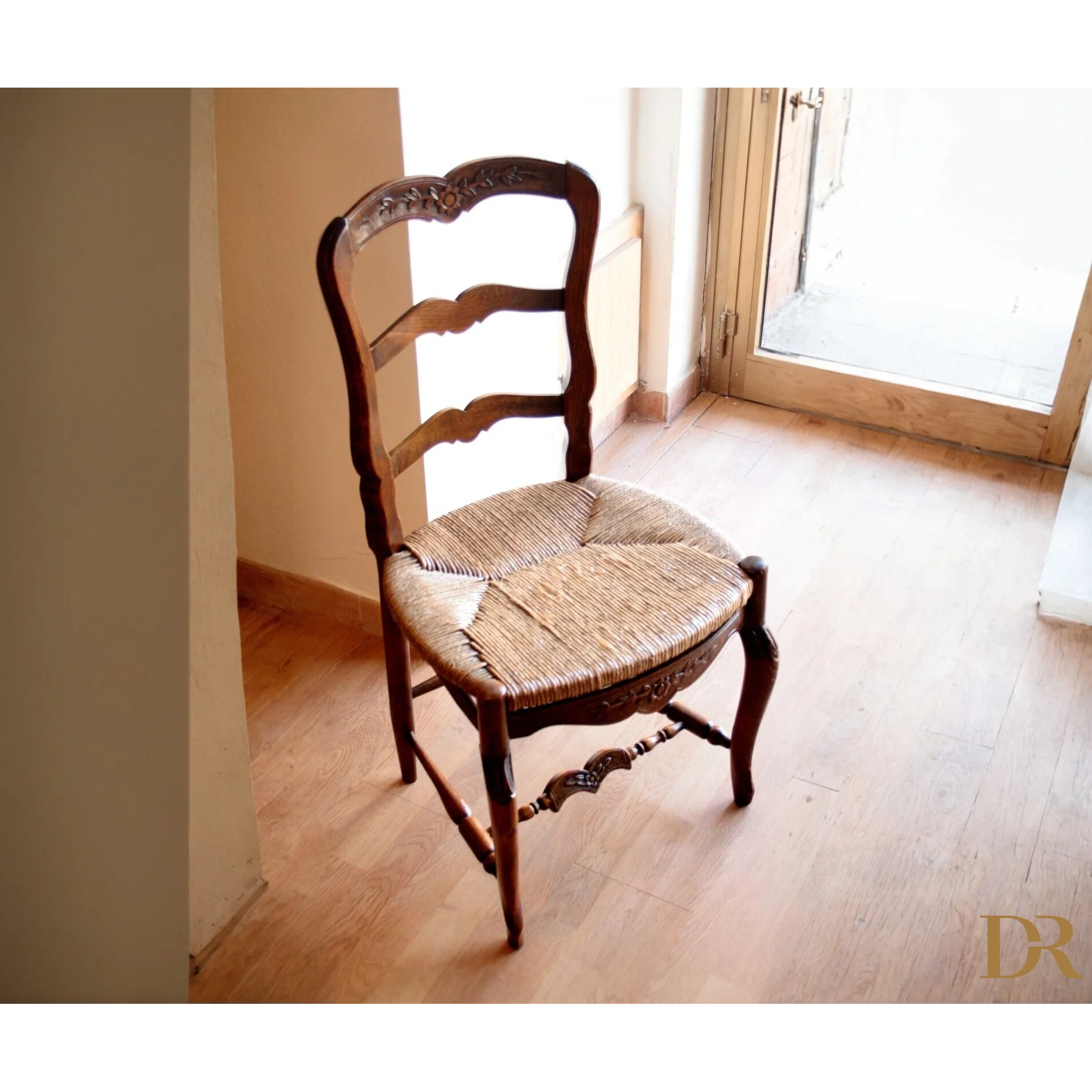Sedia provenzale rustica in rovere massello con seduta in corda intrecciata