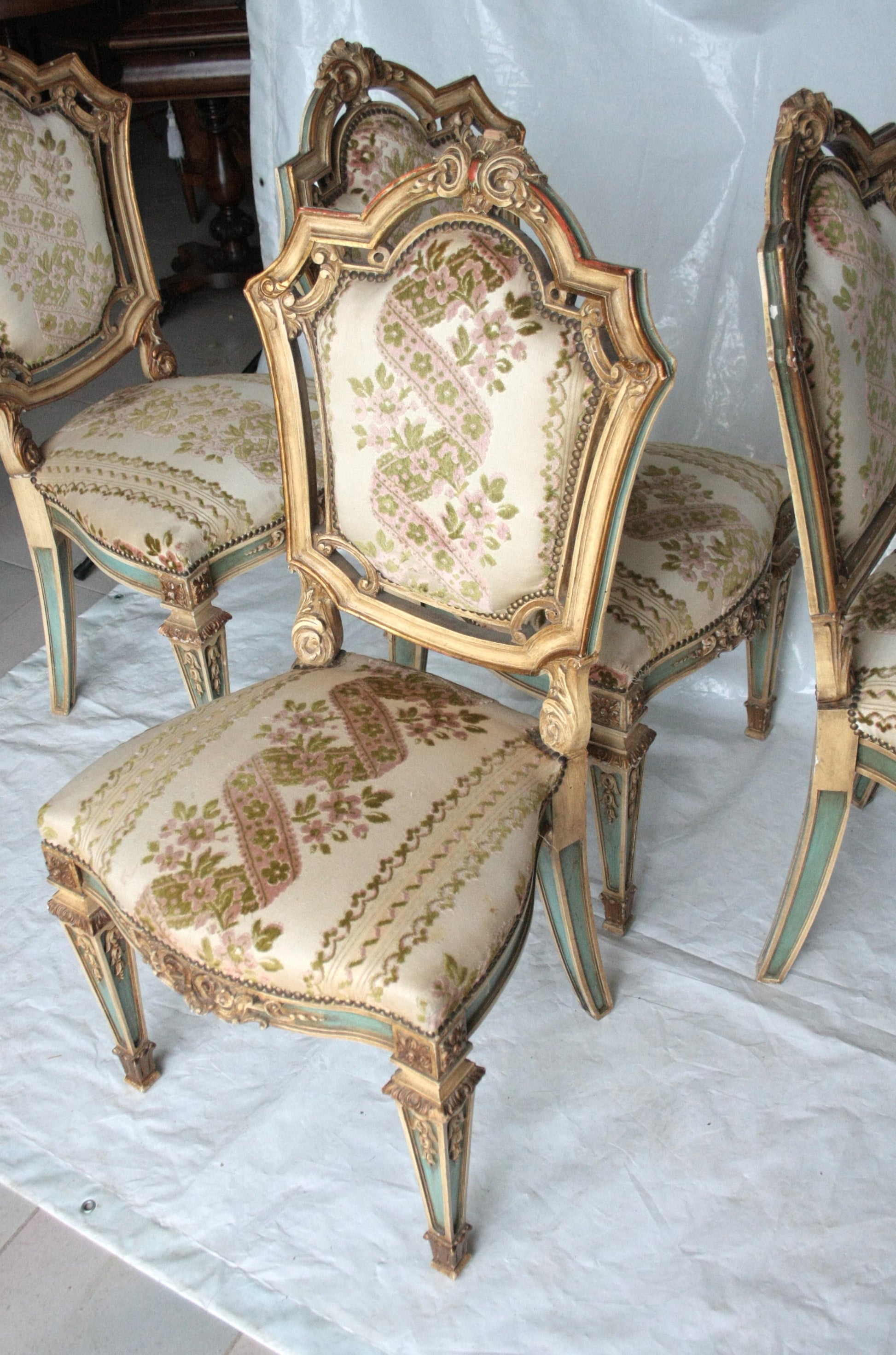 Sedie Napoleone III con finiture ornate e rivestimenti floreali di epoca seconda metà ottocento