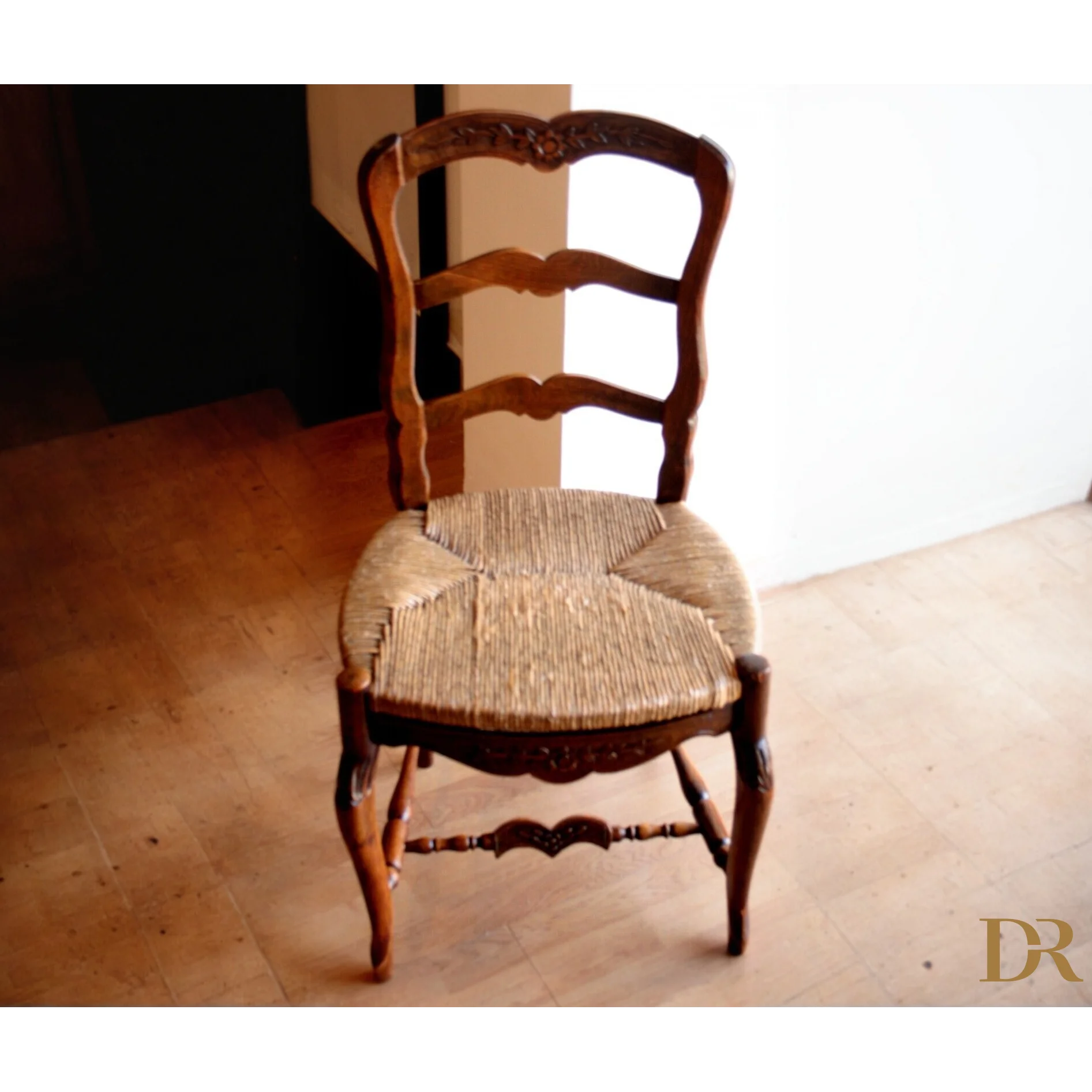 Sedia provenzale rustica in rovere massello ottocento con seduta intrecciata in corda