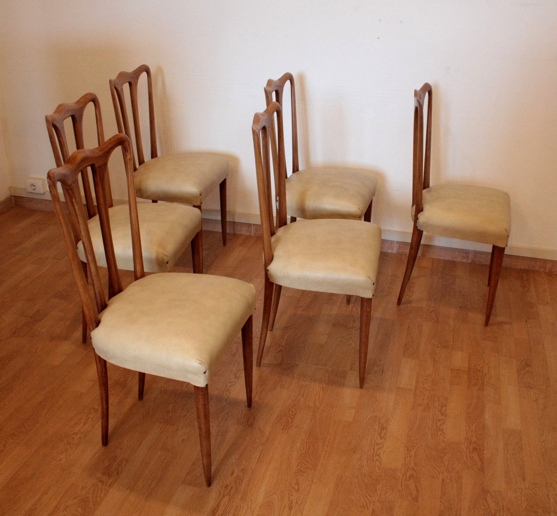 Sedie vintage in legno con sedili beige, design casa anni 1960 Italia
