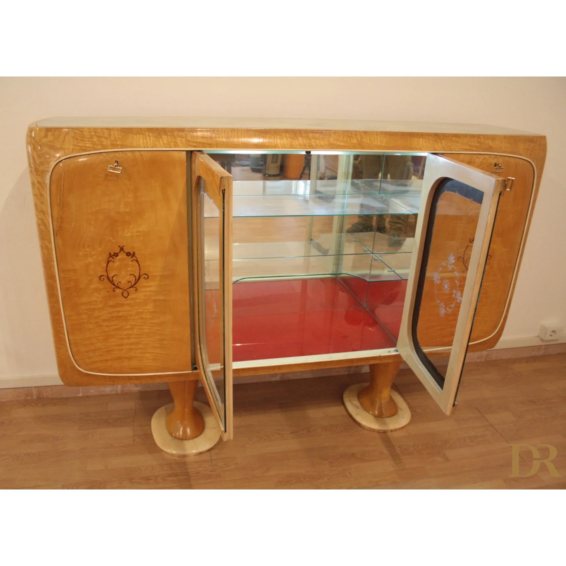 Vintage cabinet in legno con ripiani in vetro di vittorio dassi per pranzo mid-century moderna anni 50