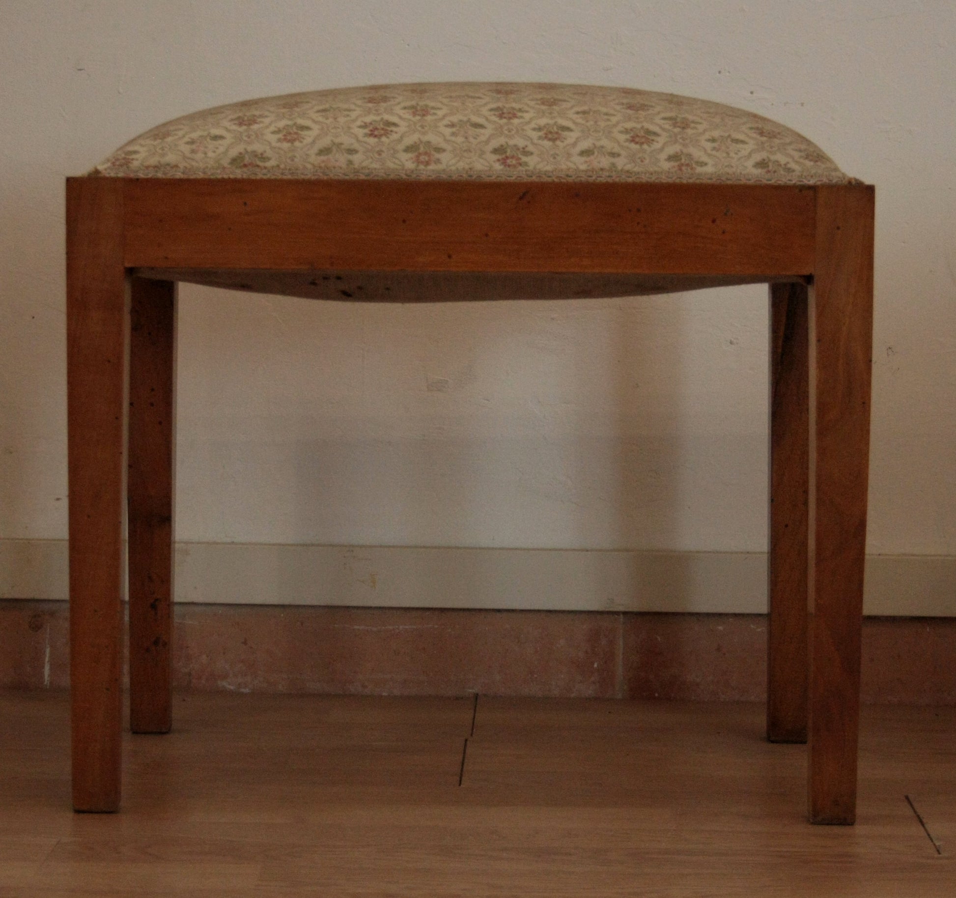 Sgabello-panca vintage in noce massello, esemplare raffinato risalente agli anni 50-60