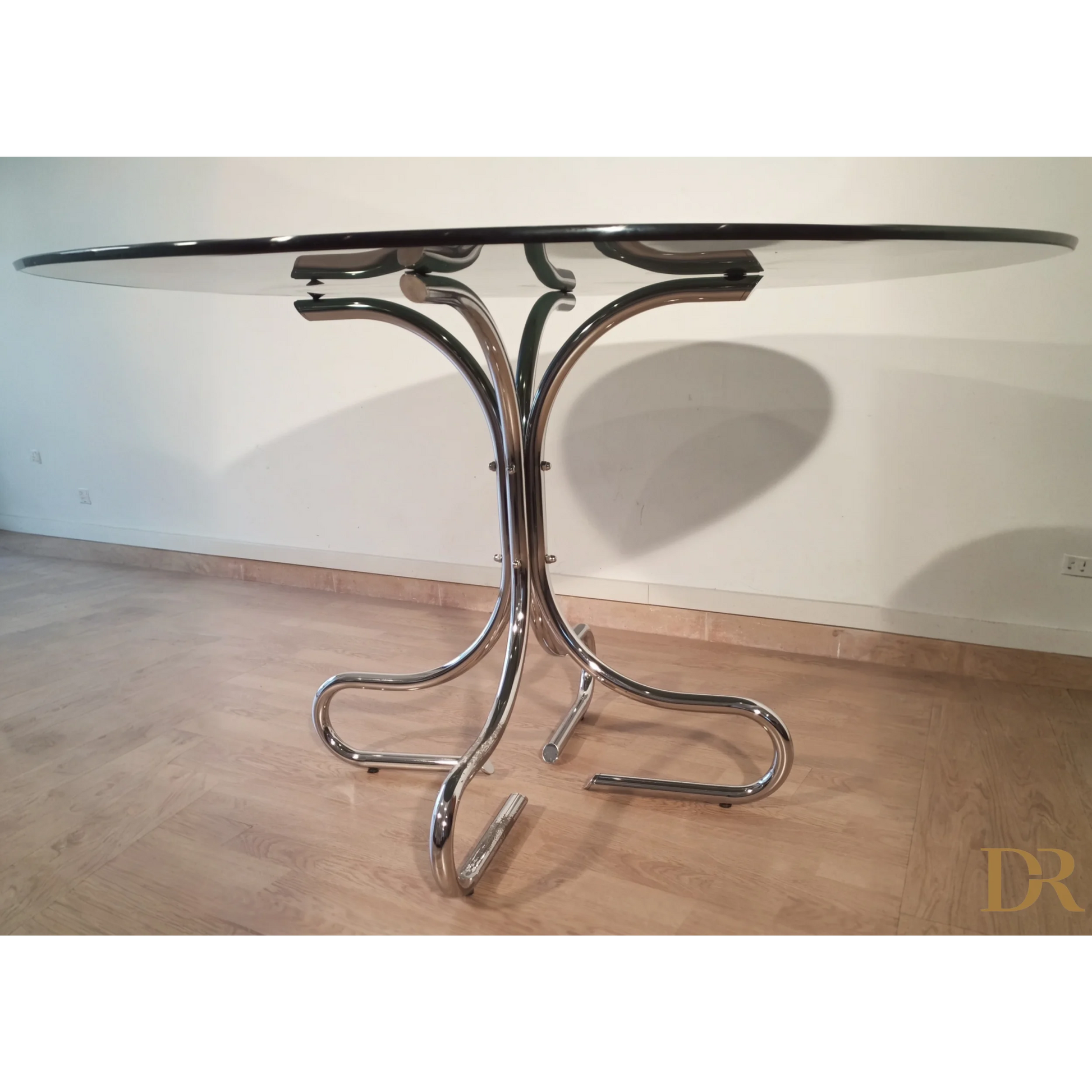 Base tavolino in acciaio cromato con gambe curve, design elegante made in Italia