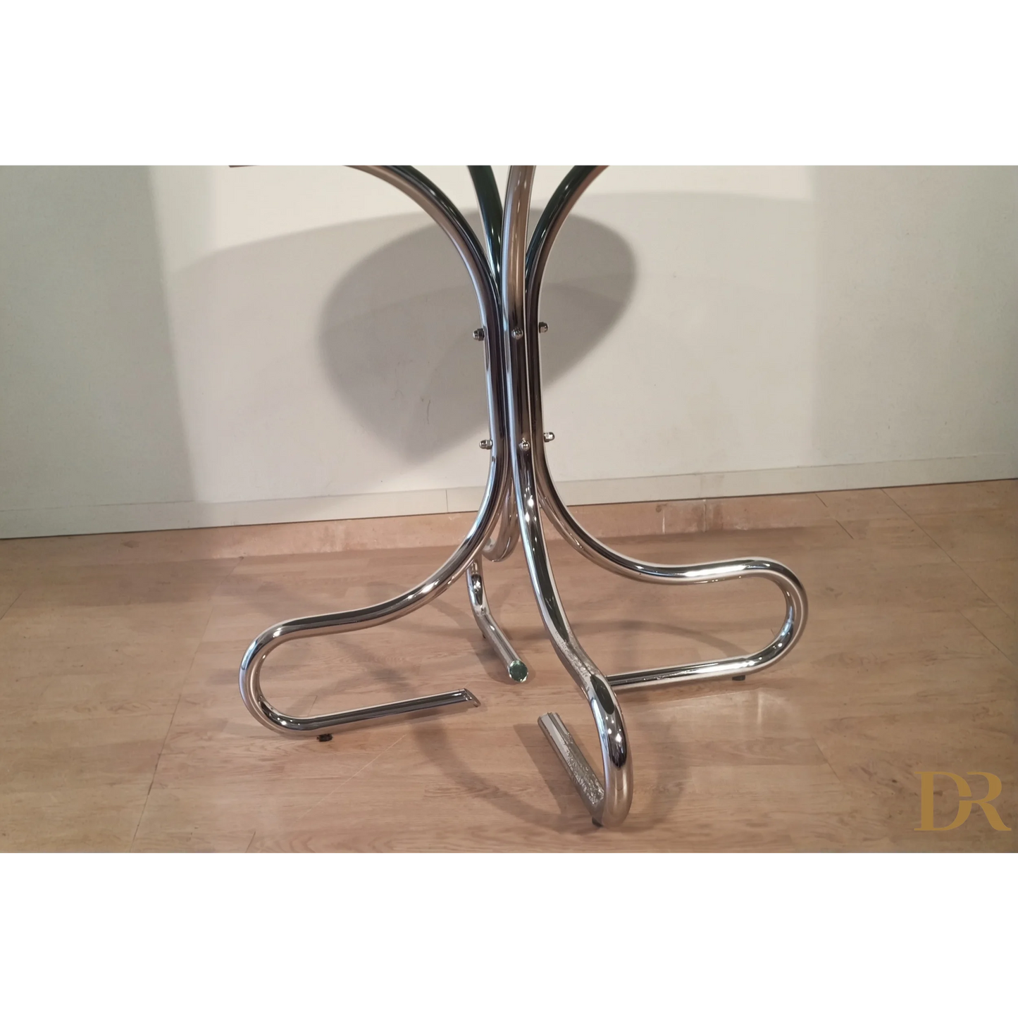 Base in acciaio cromato con gambe tubolari curvate per Tavolino da caffè Italia