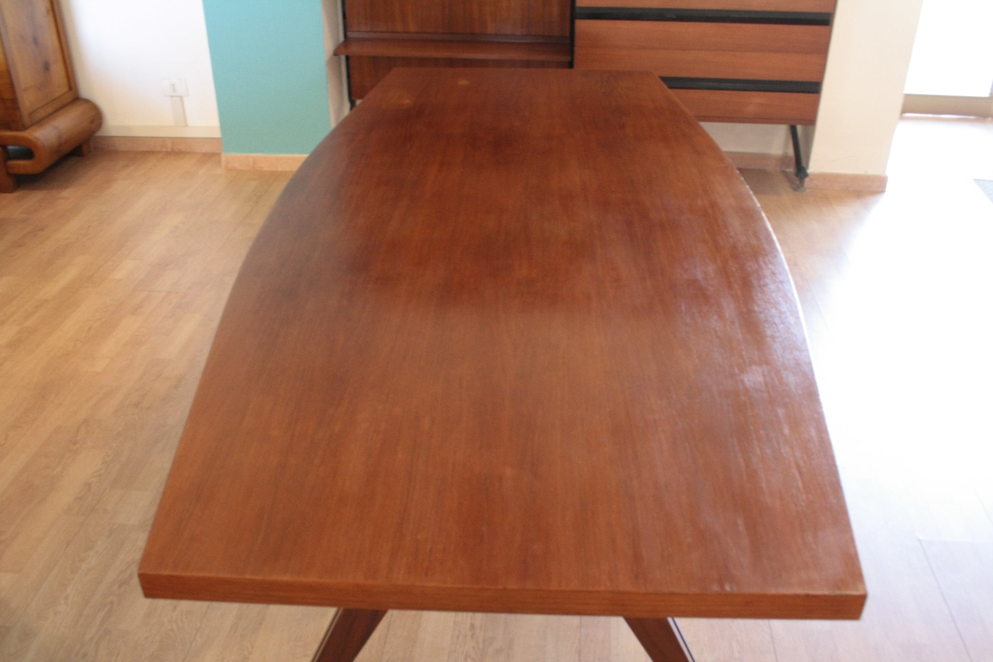 Altezza di un tavolo tolomeo in legno design di Ico Parisi ed Ennio Fazioli