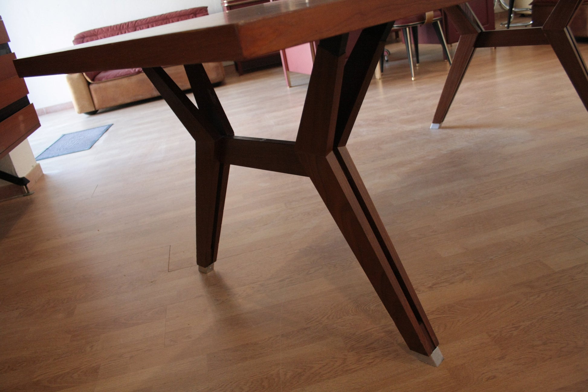Immagine del Tavolo Tolomeo di Ico Parisi ed Ennio Fazioli con design unico delle gambe