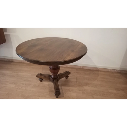 Tavolo tondo ottocento in noce stile Umbertino Vintage Dario Raia Antiquariato Modernariato Vintage legno massello Mobili antichi Mobili da pranzo Mobili per la casa nuova Mobili per sala studio noce originale piede a cipolla tavolini Tavolino in legno tavolo antico tavolo in legno massello tavolo in noce tavolo intagliato tavolo ottocento tavolo tondo tavolo umbertino