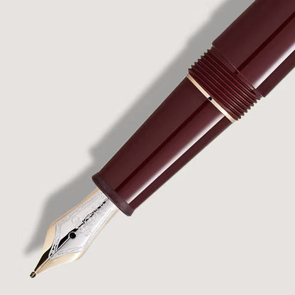 Montblanc Meisterstück burgundy classique fountain pen tip M 133014