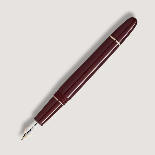 Montblanc Meisterstück burgundy classique fountain pen tip M 133014