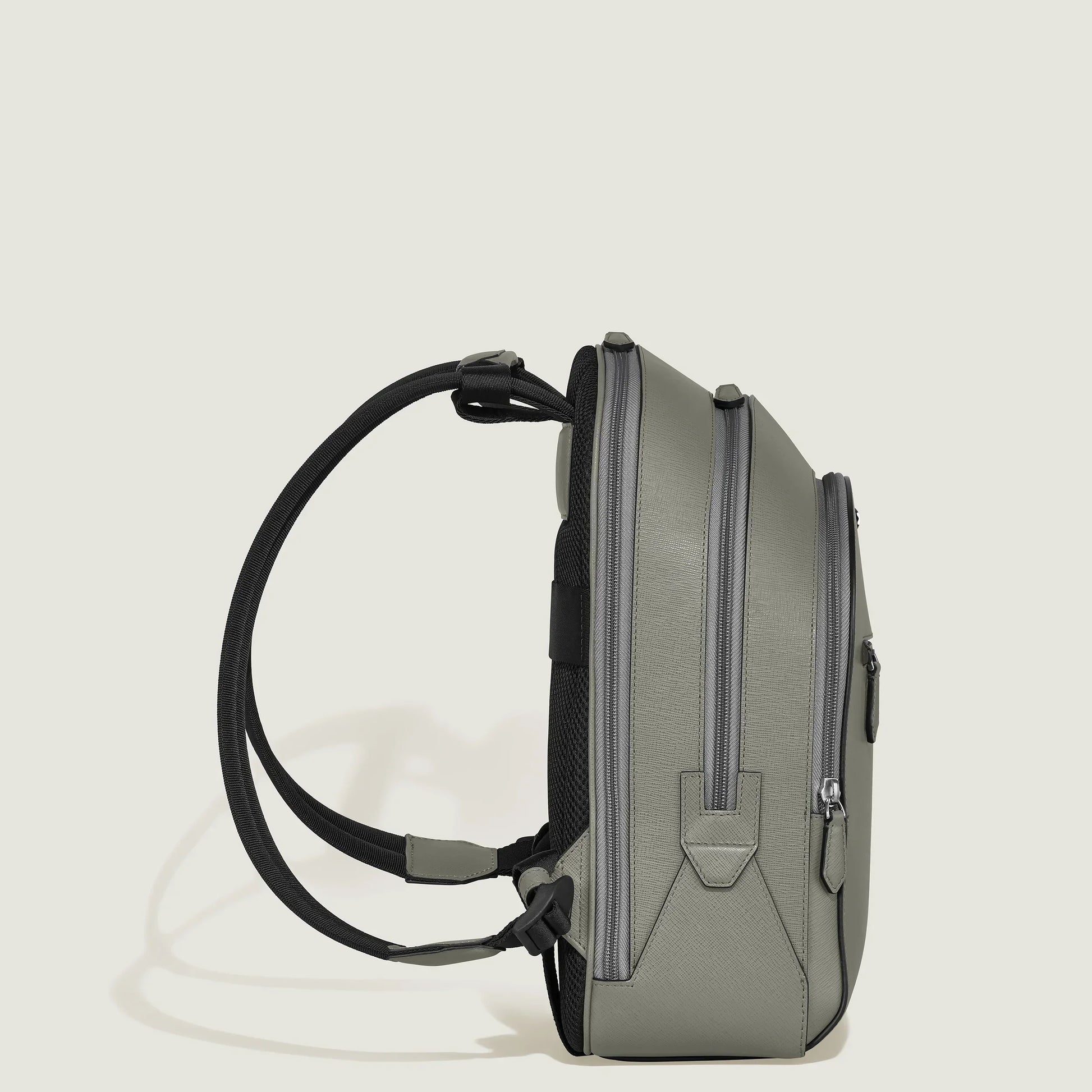 Zaino medio montblanc in pelle grigia grigio medio con stampa saffiano e raffinato stile urbano con fodere nere